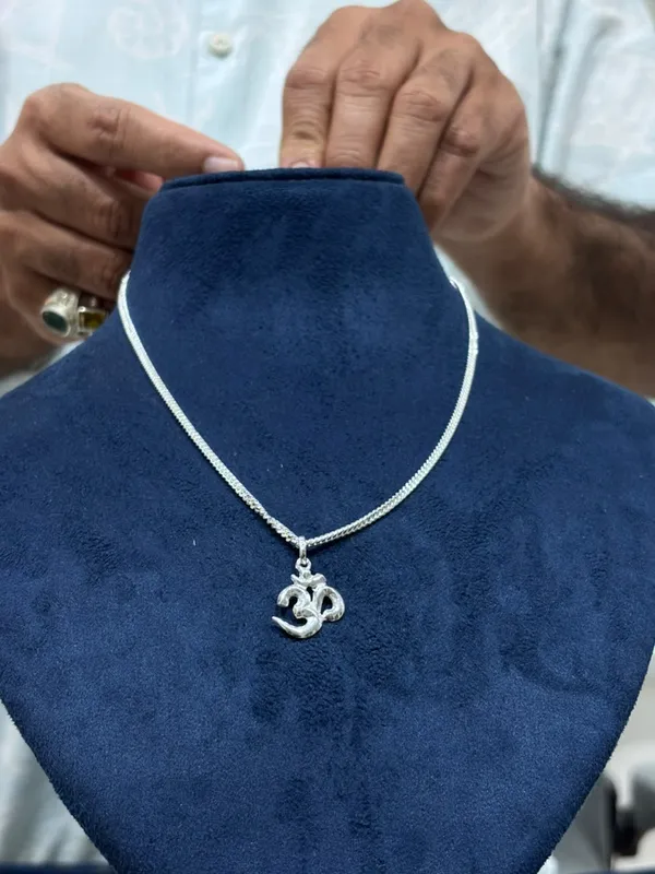 Silver_Tone_Om_Pendant_Necklace_for_Women