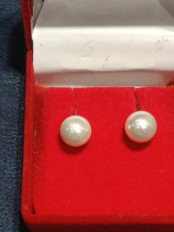 White_Pearl_Stud_Earrings_for_Women