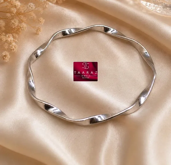 Silver_Tone_Wavy_bracelate_for_Women