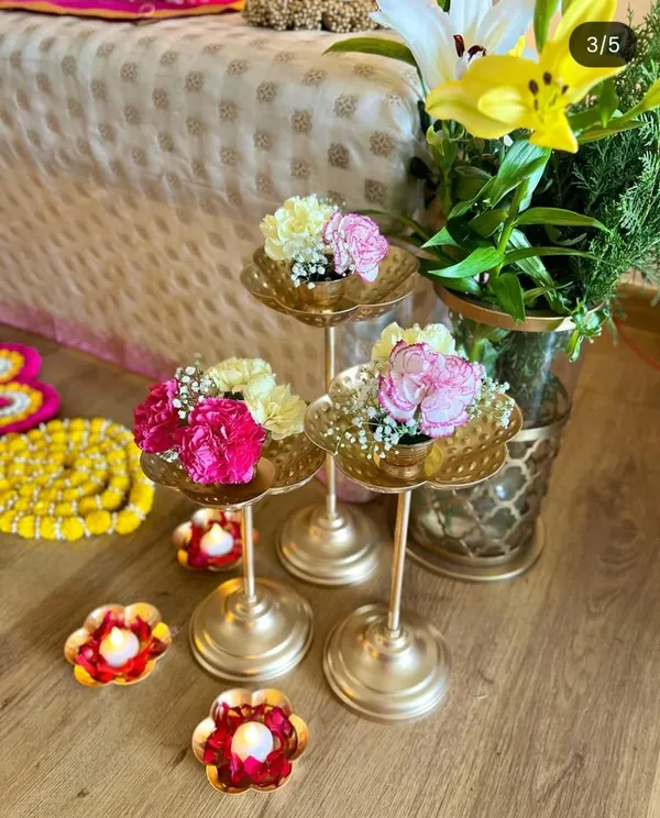 Brass_Decorative_Perforated_Pedestal_Urli_Set