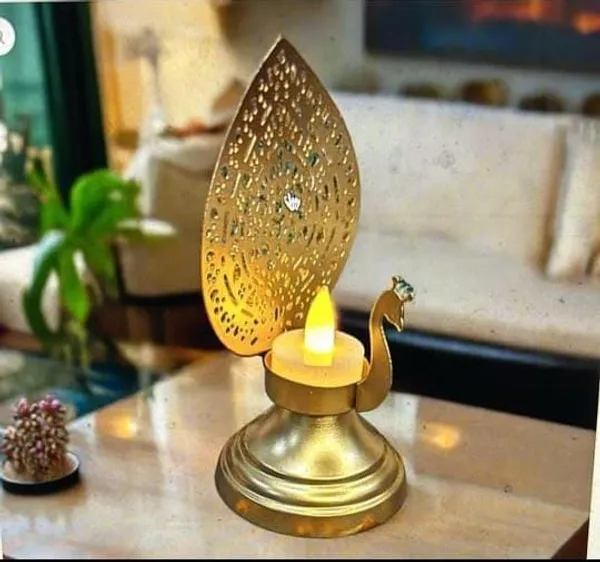 Brass_Peacock_Decorative_Diya_With_Leaf_Pattern