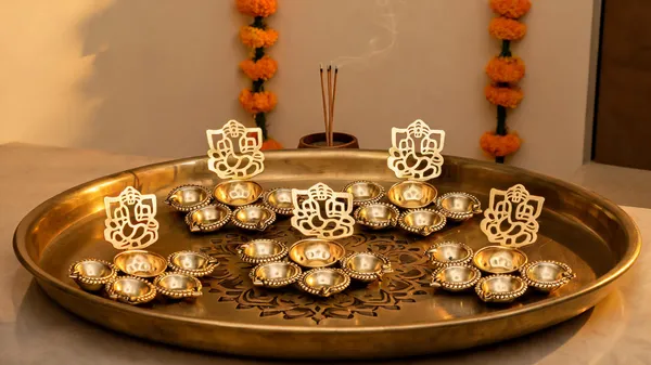 Metal_Traditional_Ganesha_Motif_Diya_Set