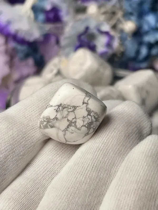Howlite_Tumble_Stone_White_Howlite_Polished_Tumble_1_Pc