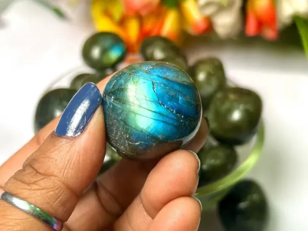 Labradorite_Natural_Tumble_Stone_1_Pc_Flashing_Blue_Stone