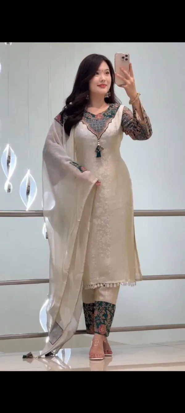 Cream_Floral_Printed_Kurta_Set_for_Women