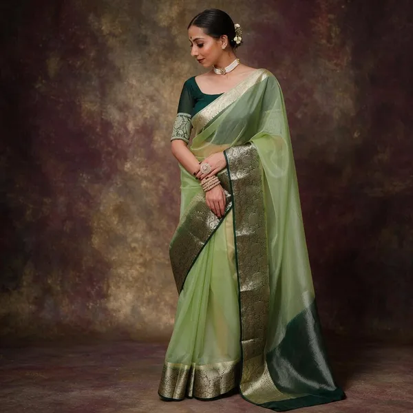 Green_Organza_Woven_Traditional_Zari_Border_Saree_For_Women
