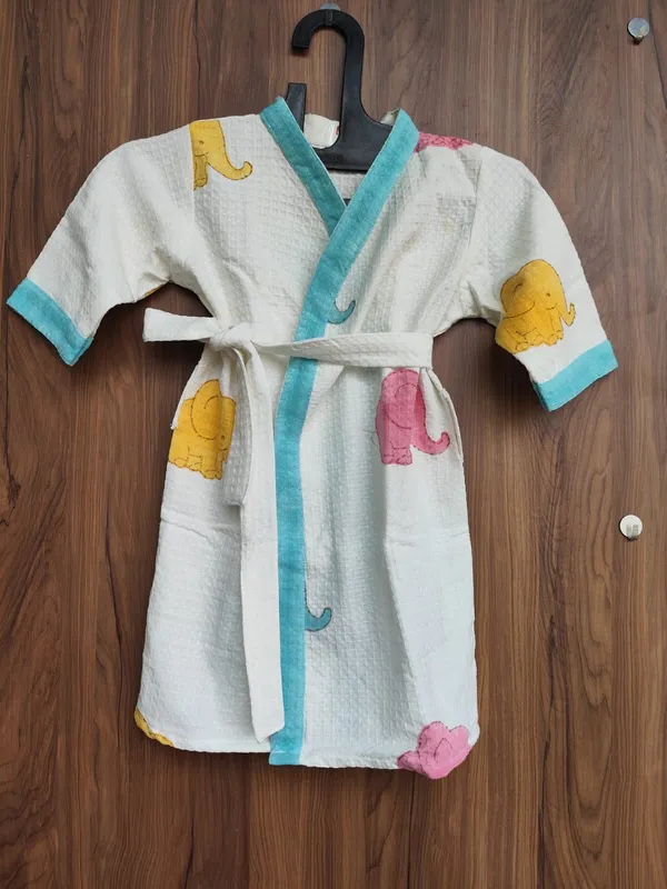 White_Textured_Wrap_Bathrobe_for_Babies