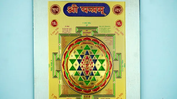 Sridha_Shri_Yantra_Gold_Foil_Poster_Multicolour