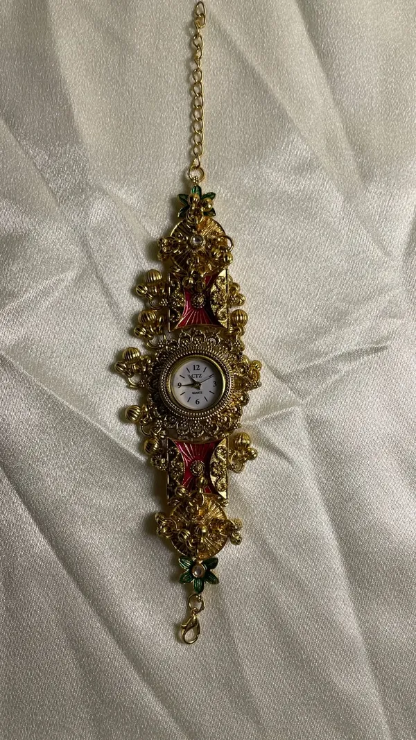 Souvelle_by_Trishh-kashmiri_watch-Golden