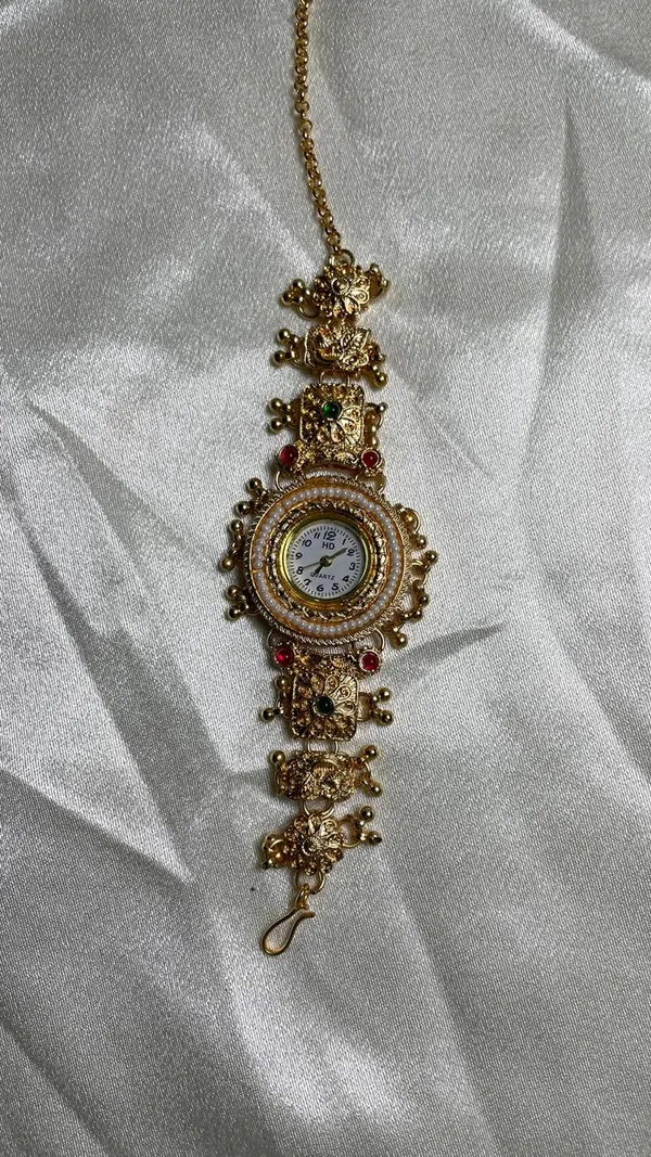 Souvelle_by_Trishh-kashmiri_watch-Golden