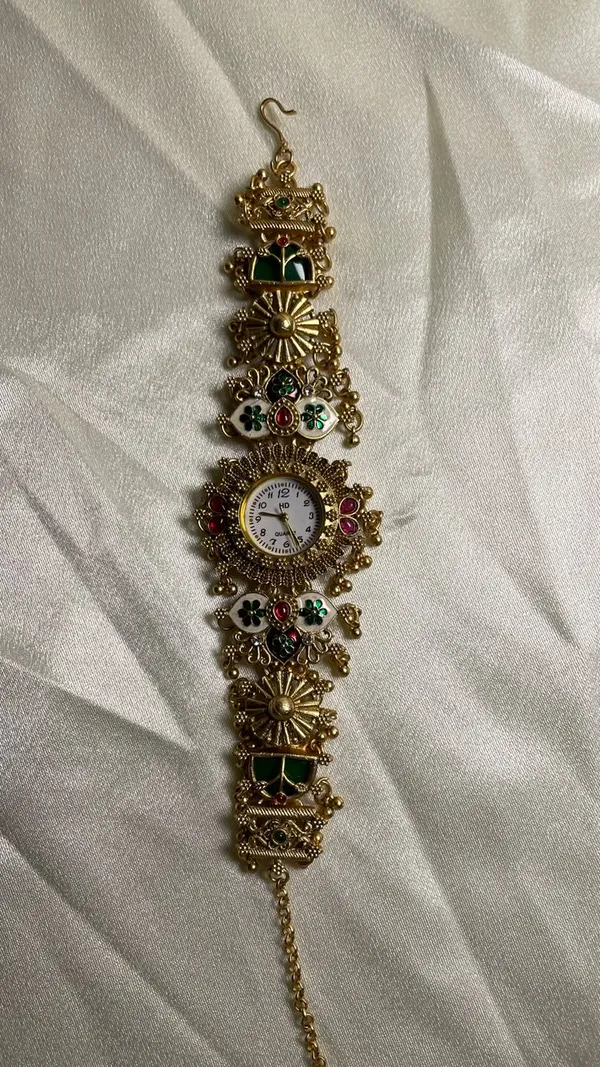 Souvelle_by_Trishh-kashmiri_watch-Golden