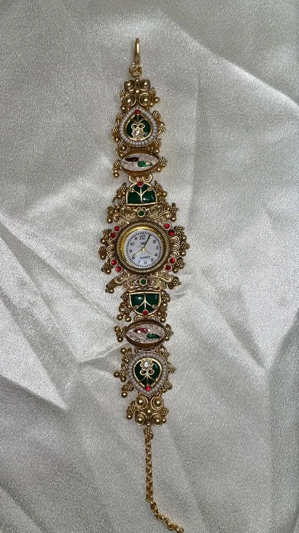 Souvelle_by_Trishh-kashmiri_watch-Golden