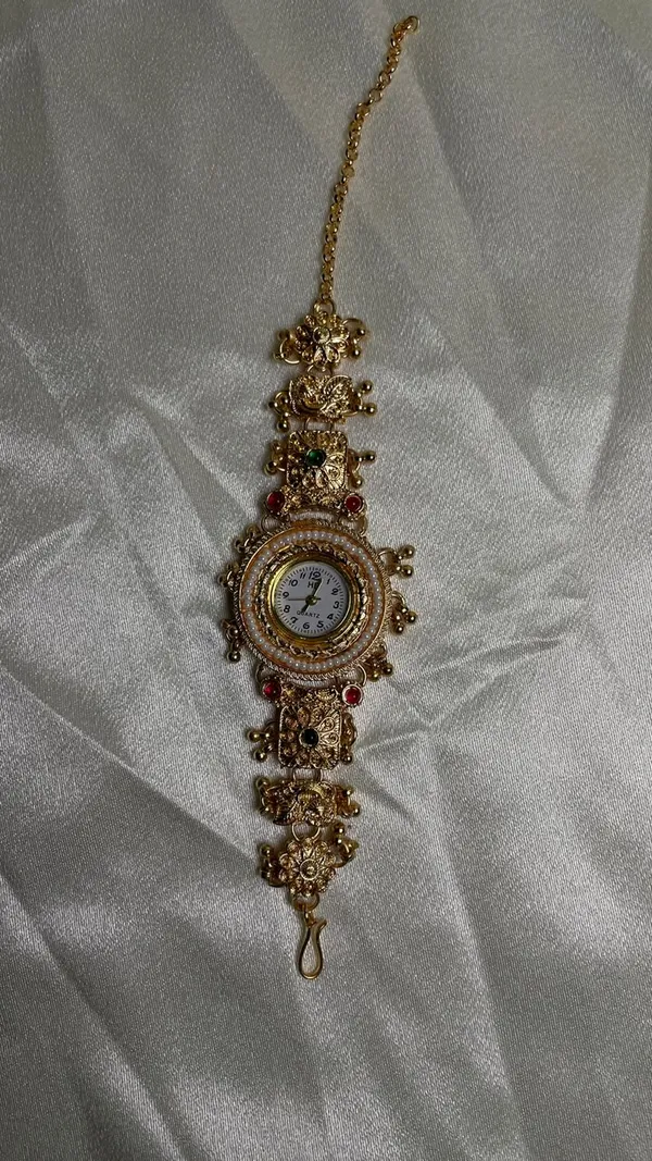 Souvelle_by_Trishh-kashmiri_watch-Golden