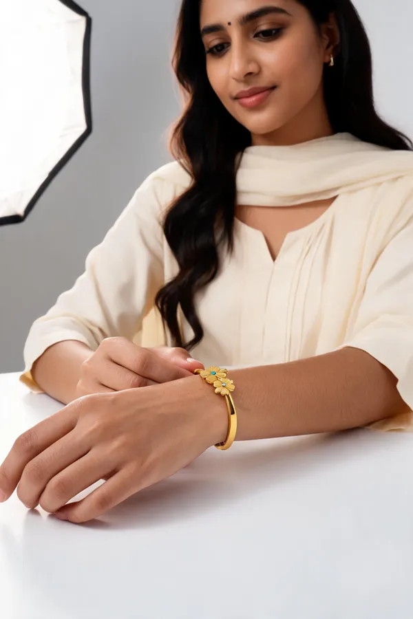 Golden_Stainless_Steel_Bracelet_For_Women