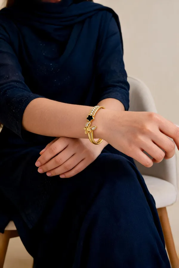 Golden_Stainless_Steel_Bracelet_For_Women