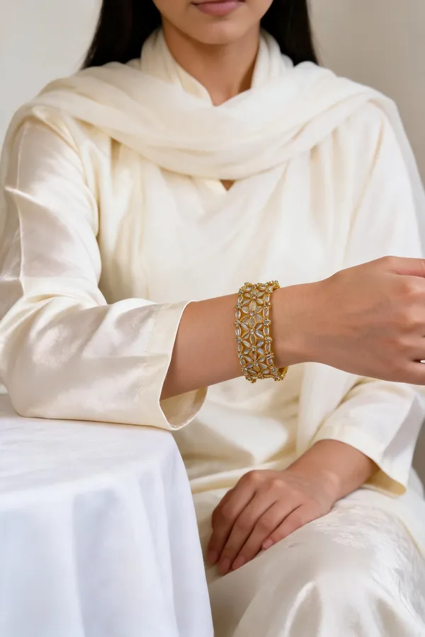 Golden_Stainless_Steel_Bracelet_For_Women