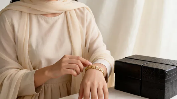 Golden_Stainless_Steel_Bracelet_For_Women