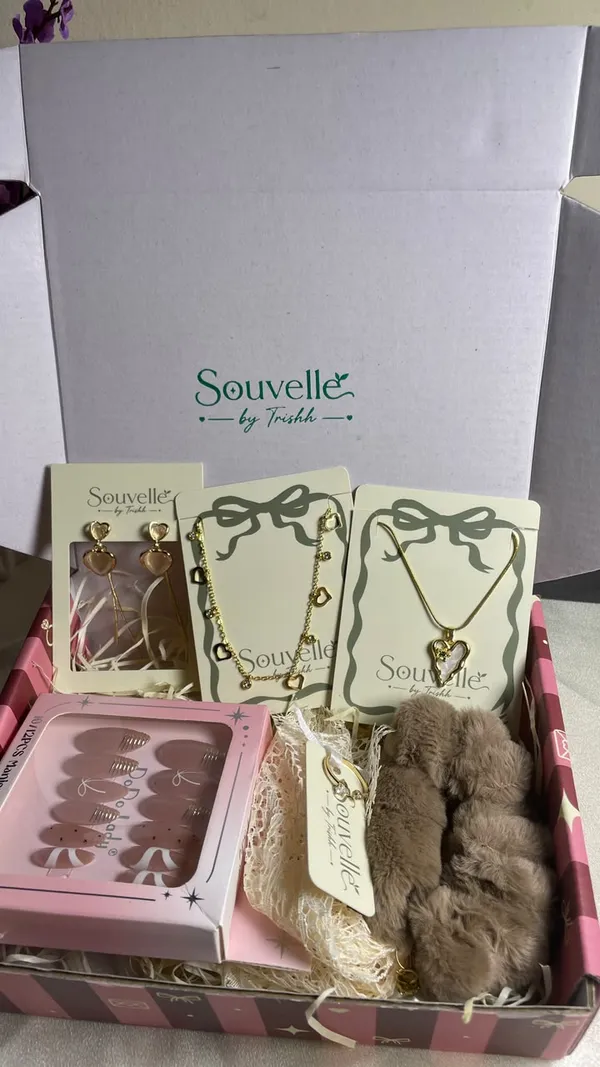 Souvelle_by_Trishh-

Hamper-multi-colour