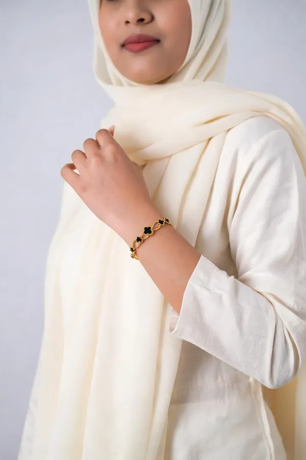 Golden_Stainless_Steel_Bracelet_For_Women