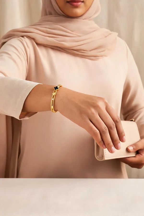 Golden_Stainless_Steel_Bracelet_For_Women