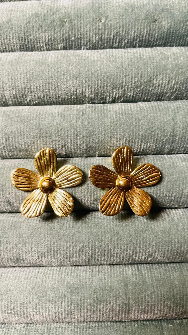 Souvelle_by_Trishh-Earrings-Golden