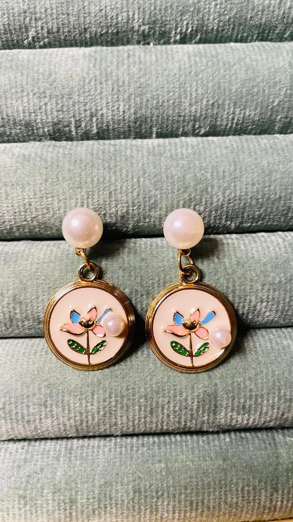 Souvelle_by_Trishh-Earrings-Golden