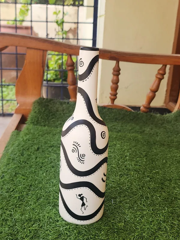 Wood_Folk_Art_Tribal_Figure_Decorative_Bottle_Vase