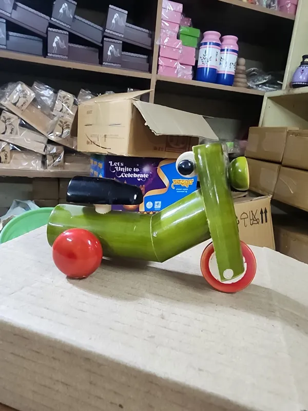 Red_Wood_Ride_On_Scooter_Toy_For_Kids