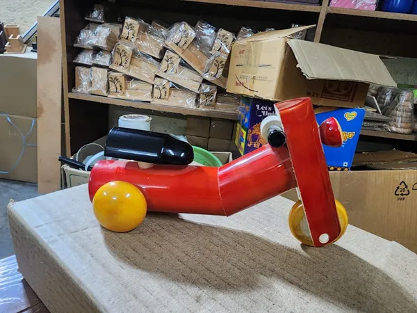 Red_Wood_Ride_On_Scooter_Toy_For_Kids