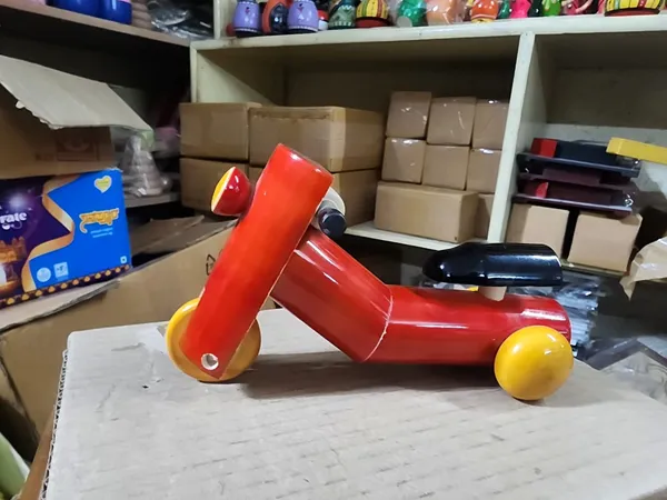 Red_Wood_Ride_On_Scooter_Toy_For_Kids