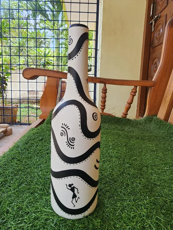Wood_Folk_Art_Tribal_Figure_Decorative_Bottle_Vase