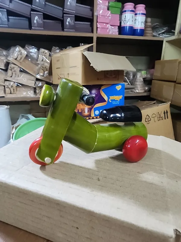 Red_Wood_Ride_On_Scooter_Toy_For_Kids