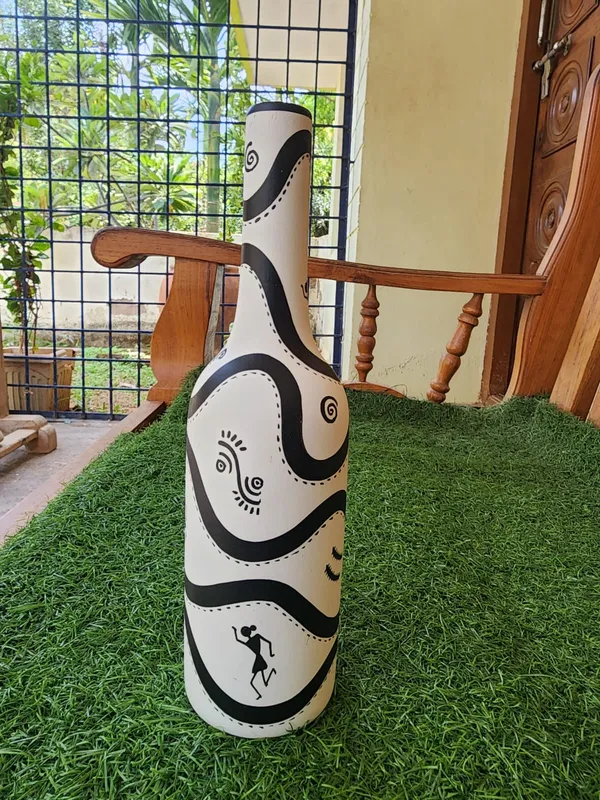 Wood_Folk_Art_Tribal_Figure_Decorative_Bottle_Vase