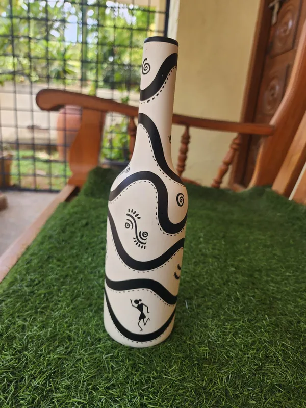 Wood_Folk_Art_Tribal_Figure_Decorative_Bottle_Vase
