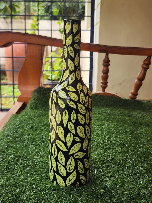 Wood_Black_Glossy_Green_Gold_Leaf_Pattern_Decorative_Vase