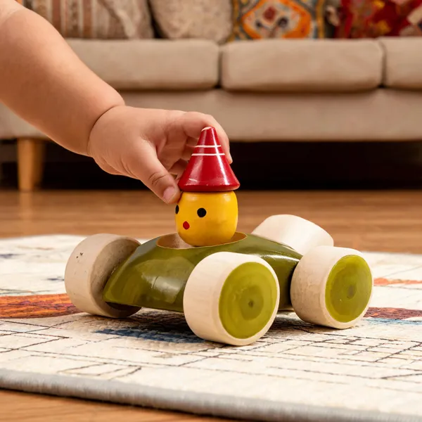 Green_Wood_Peg_Driver_Toy_Car_For_Kids