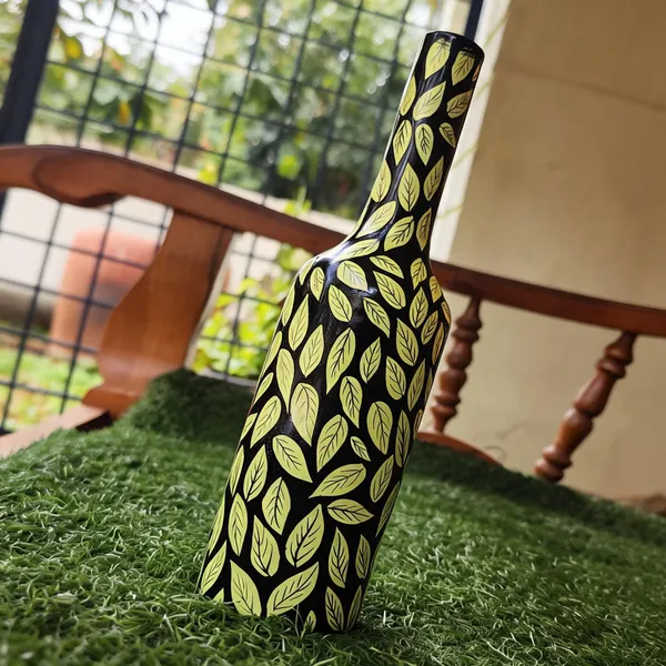 Wood_Black_Glossy_Green_Gold_Leaf_Pattern_Decorative_Vase