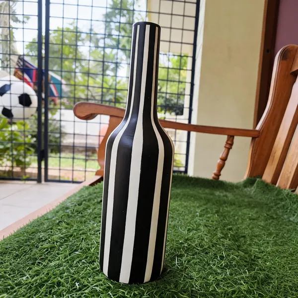 Wood_Black_White_Vertical_Stripe_Decorative_Showpiece