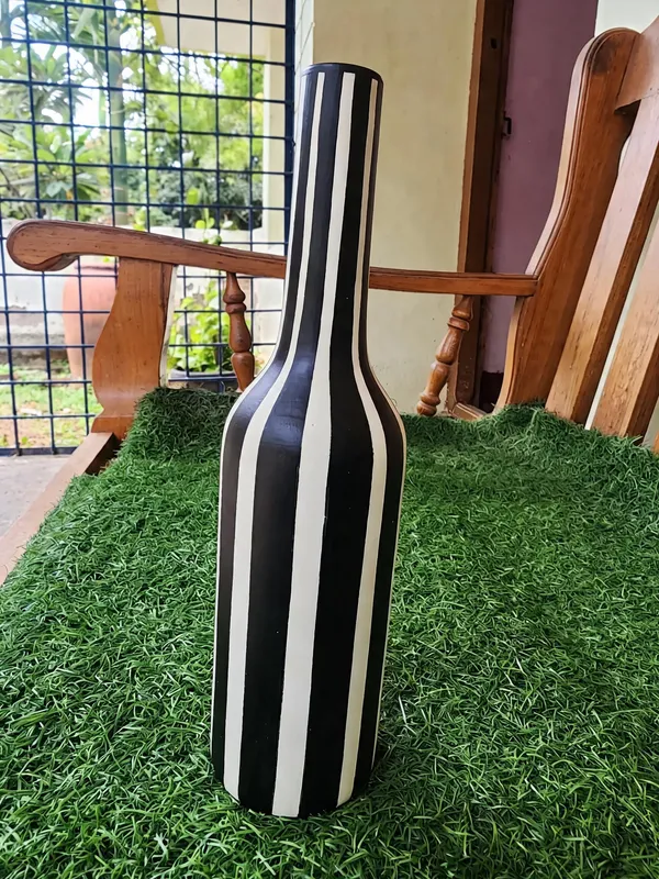 Wood_Black_White_Vertical_Stripe_Decorative_Showpiece