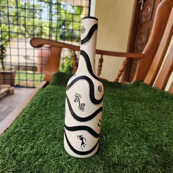 Wood_Folk_Art_Tribal_Figure_Decorative_Bottle_Vase