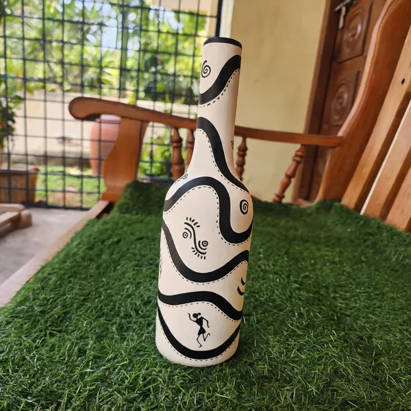 Wood_Folk_Art_Tribal_Figure_Decorative_Bottle_Vase