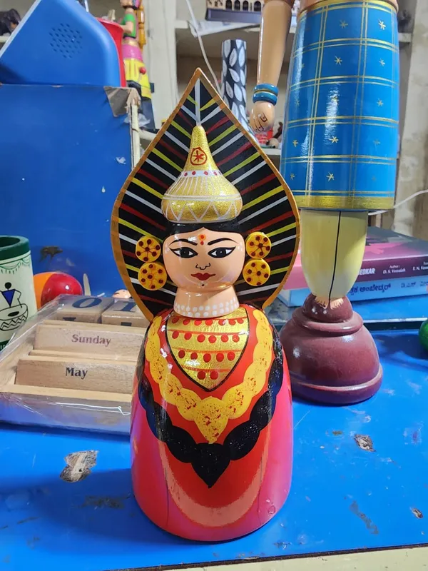 Wood_Hand_Painted_Traditional_Indian_Figurine_Showpiece