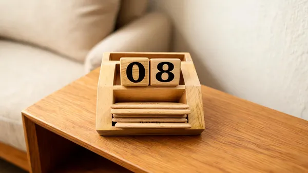 Wood_Natural_Finish_Perpetual_Table_Calendar