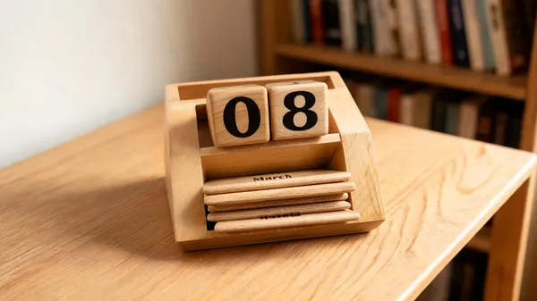 Wood_Natural_Finish_Perpetual_Table_Calendar