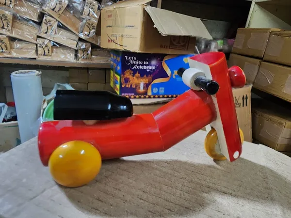 Red_Wood_Ride_On_Scooter_Toy_For_Kids