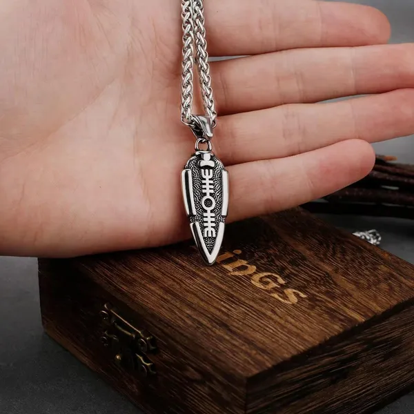 Oxidised_Silver_Arrowhead_Pendant_Necklace_For_Men