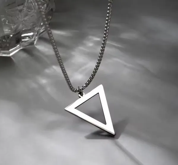 Inverted_Triangle_Pendant_Necklace