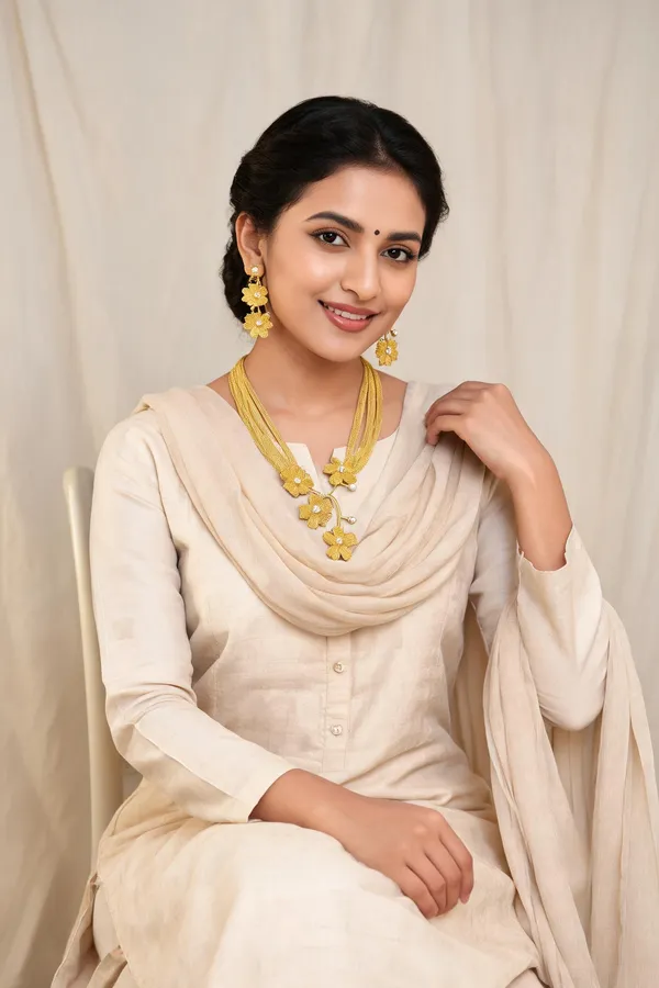 Gold_Tone_Layered_Floral_Necklace_Jewellery_Set_For_Women
