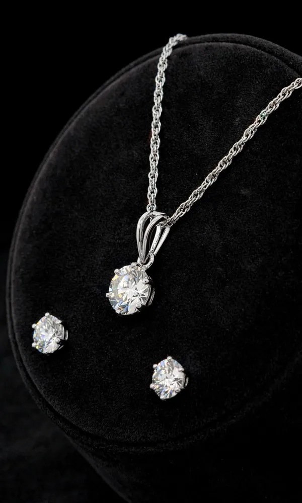 Silver_Tone_Round_Stone_Embellished_Pendant_Jewellery_Set_For_Women