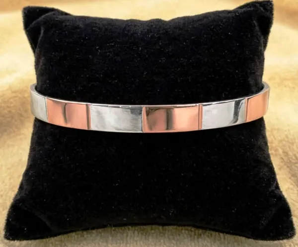 Silver_Tone_Minimalist_Polished_Metal_Bracelet_For_Women